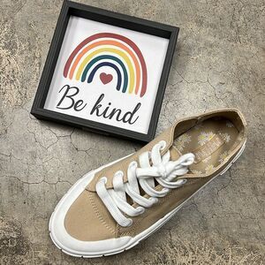 Maj Pow beige and white sneaker